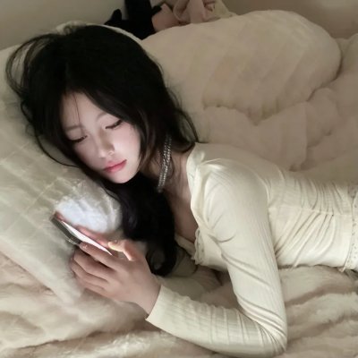 抽象画中的越南少女